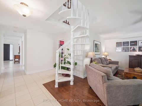 Photo 8 at 100 Carlyle Crescent, Aurora Highlands, Aurora