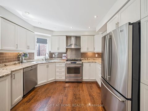 Photo 12 at 100 Carlyle Crescent, Aurora Highlands, Aurora