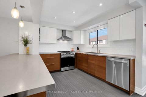 Photo 10 at 52 - 1080 Walden Circle, Clarkson, Mississauga