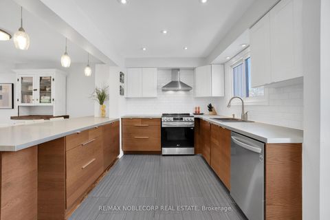 Photo 11 at 52 - 1080 Walden Circle, Clarkson, Mississauga