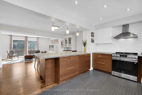 Photo 12 at 52 - 1080 Walden Circle, Clarkson, Mississauga