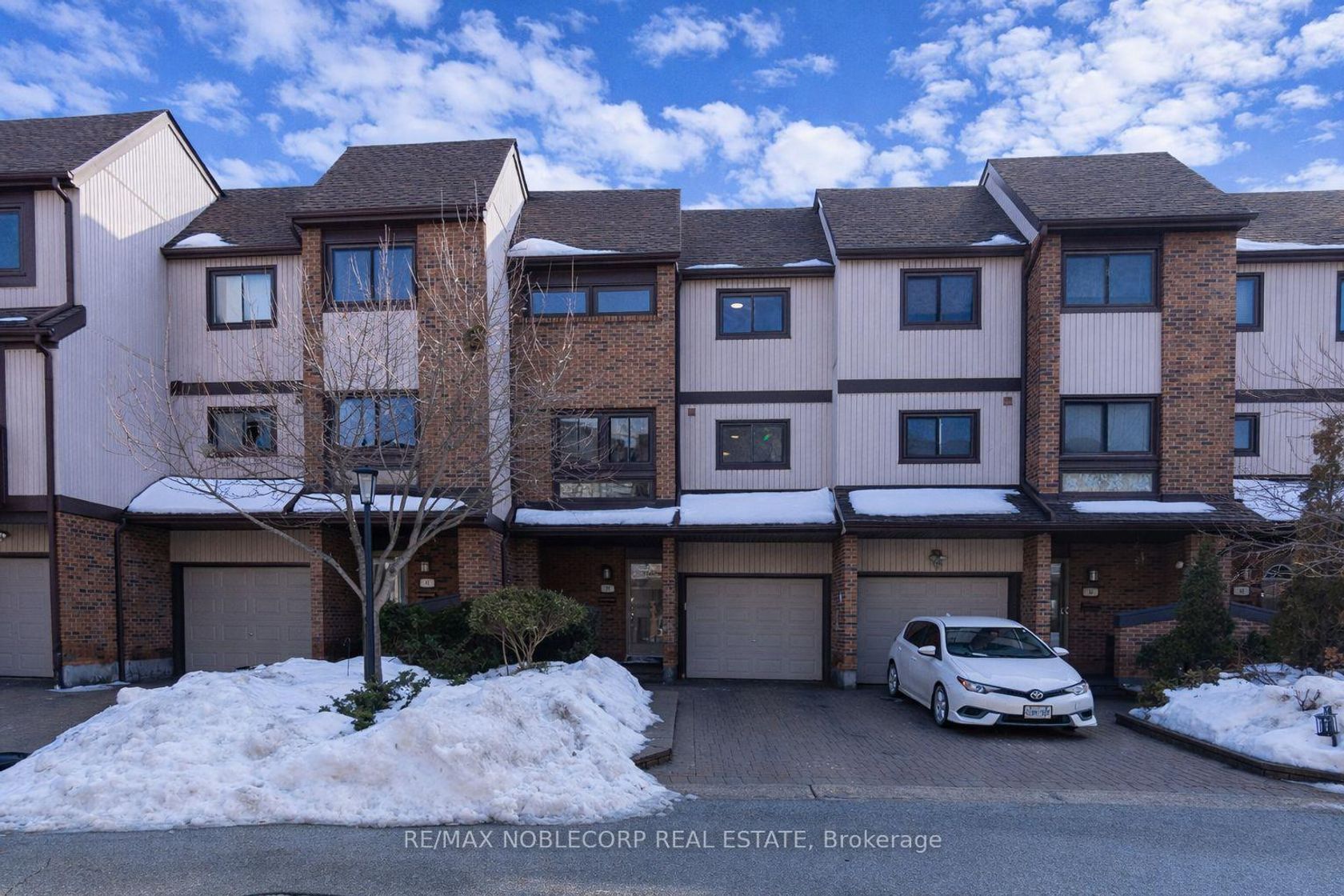 52 - 1080 Walden Circle, Clarkson, Mississauga 