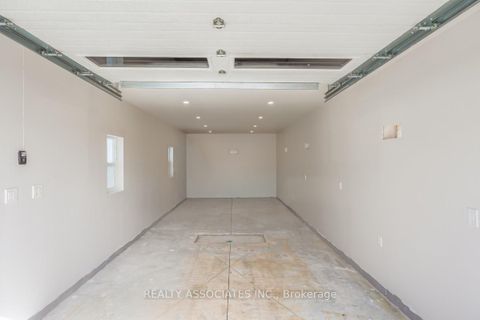 Photo 40 at 348 Miami Drive, Keswick South, Georgina