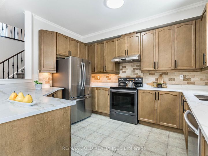 Photo 11 at 47 Connolly Crescent, Wellington, Brampton