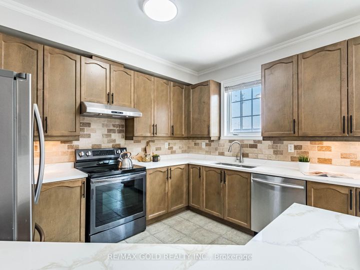 Photo 12 at 47 Connolly Crescent, Wellington, Brampton