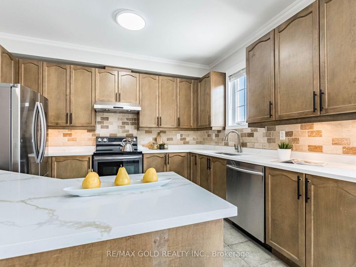 Photo 13 at 47 Connolly Crescent, Wellington, Brampton