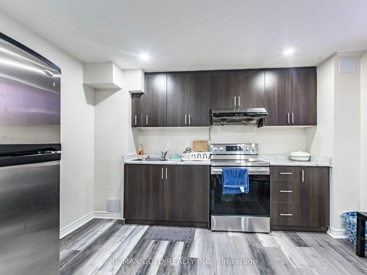 Photo 33 at 47 Connolly Crescent, Wellington, Brampton