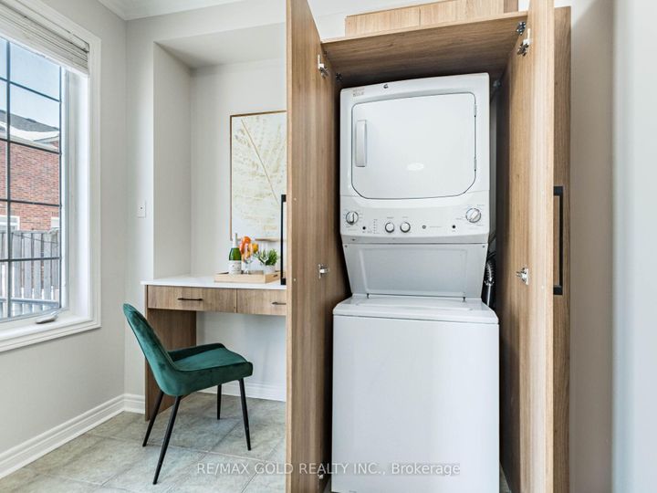 Photo 36 at 47 Connolly Crescent, Wellington, Brampton