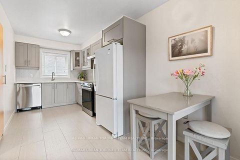 Photo 8 at 120 - 150 Burrows Hall Boulevard, Malvern, Toronto