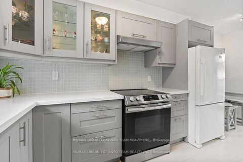 Photo 11 at 120 - 150 Burrows Hall Boulevard, Malvern, Toronto