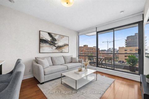 Photo 0 at 609 - 438 King Street W, Waterfront Communities C1, Toronto