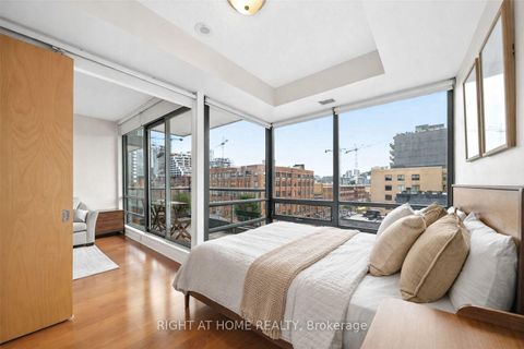 Photo 5 at 609 - 438 King Street W, Waterfront Communities C1, Toronto