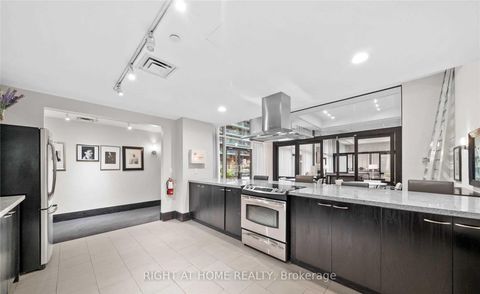 Photo 10 at 609 - 438 King Street W, Waterfront Communities C1, Toronto