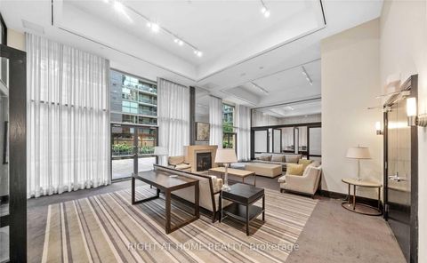 Photo 11 at 609 - 438 King Street W, Waterfront Communities C1, Toronto