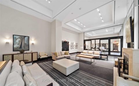 Photo 13 at 609 - 438 King Street W, Waterfront Communities C1, Toronto