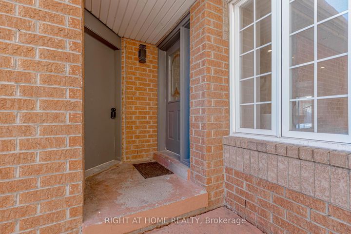 Photo 5 at 21 Carabram Court, Brampton West, Brampton