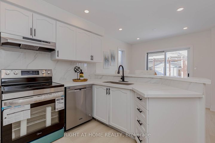 Photo 17 at 21 Carabram Court, Brampton West, Brampton