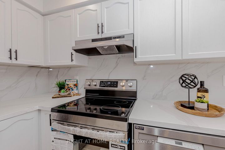 Photo 18 at 21 Carabram Court, Brampton West, Brampton