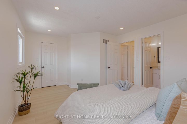 Photo 32 at 21 Carabram Court, Brampton West, Brampton