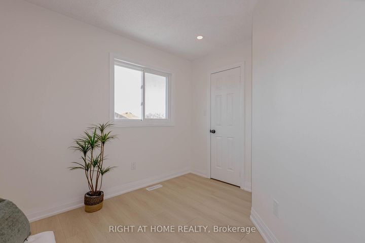 Photo 33 at 21 Carabram Court, Brampton West, Brampton