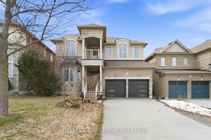 Photo 1 at 847 Memorial Circle, Wyndham, Newmarket