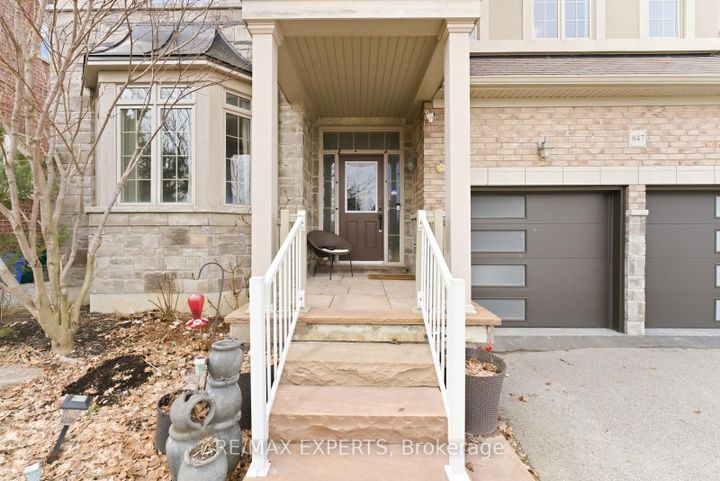 Photo 2 at 847 Memorial Circle, Wyndham, Newmarket
