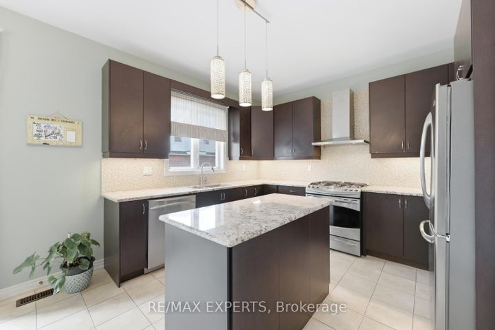 Photo 10 at 847 Memorial Circle, Wyndham, Newmarket