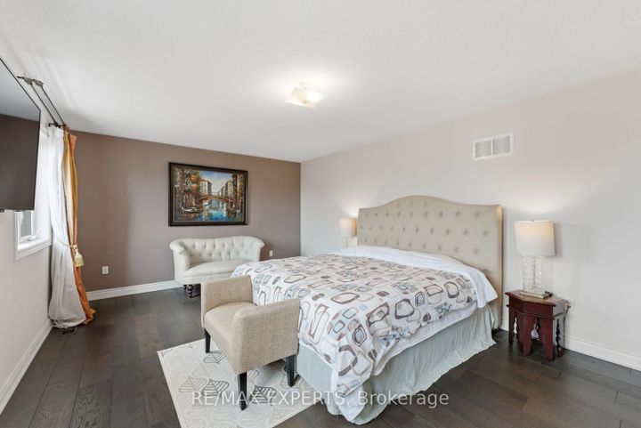 Photo 18 at 847 Memorial Circle, Wyndham, Newmarket