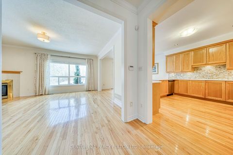 Photo 5 at 117 Maroon Drive, Oak Ridges Lake Wilcox, Richmond Hill