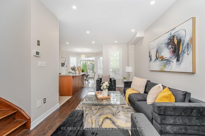 Photo 6 at 10 Deepcoral Court, Madoc, Brampton