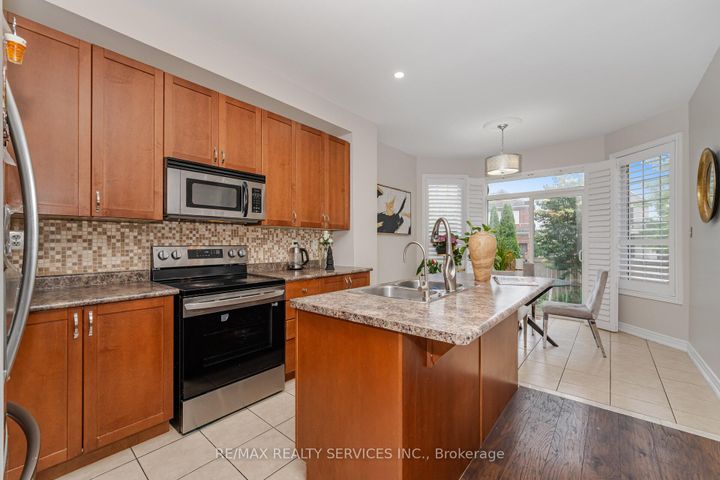 Photo 10 at 10 Deepcoral Court, Madoc, Brampton