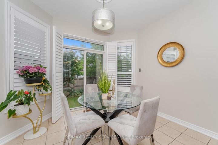 Photo 11 at 10 Deepcoral Court, Madoc, Brampton