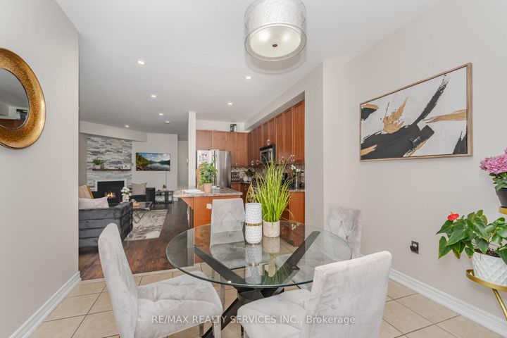 Photo 12 at 10 Deepcoral Court, Madoc, Brampton