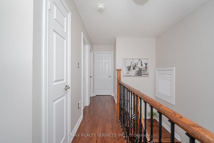 Photo 15 at 10 Deepcoral Court, Madoc, Brampton