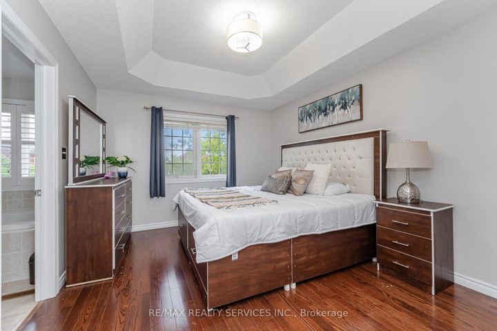 Photo 16 at 10 Deepcoral Court, Madoc, Brampton