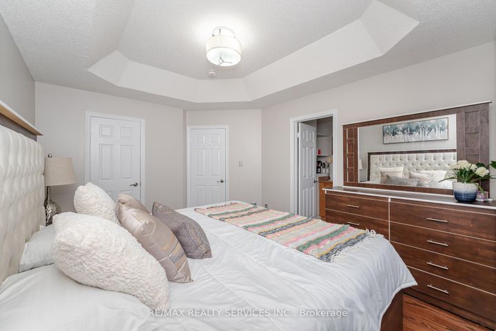 Photo 18 at 10 Deepcoral Court, Madoc, Brampton