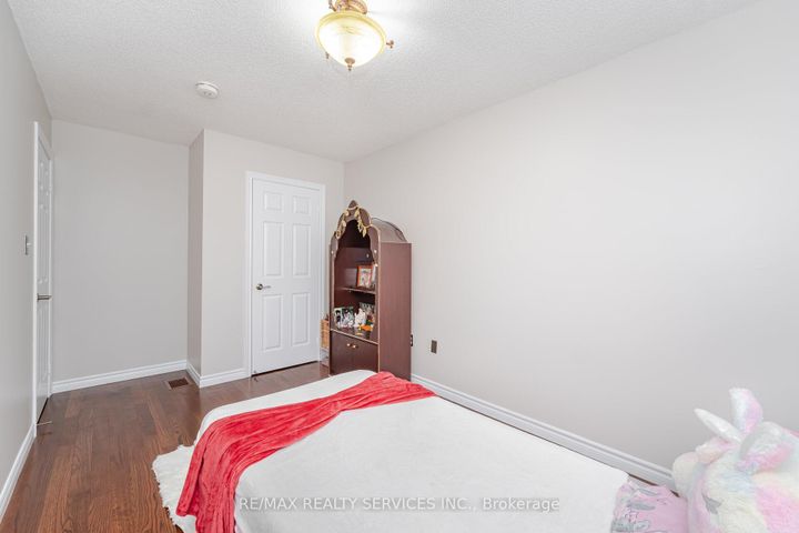 Photo 24 at 10 Deepcoral Court, Madoc, Brampton