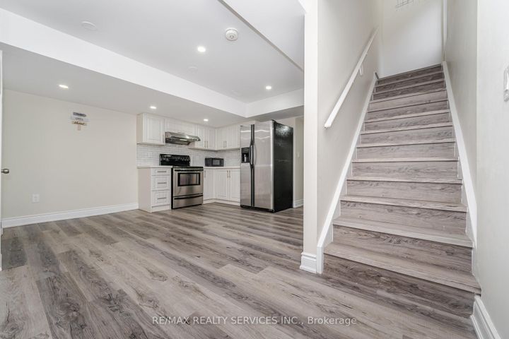 Photo 26 at 10 Deepcoral Court, Madoc, Brampton