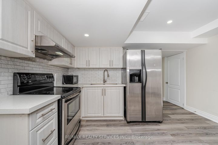 Photo 28 at 10 Deepcoral Court, Madoc, Brampton