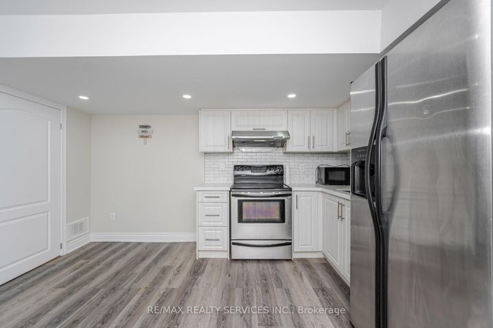 Photo 29 at 10 Deepcoral Court, Madoc, Brampton