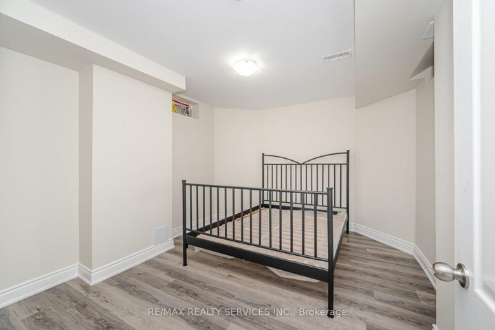 Photo 31 at 10 Deepcoral Court, Madoc, Brampton