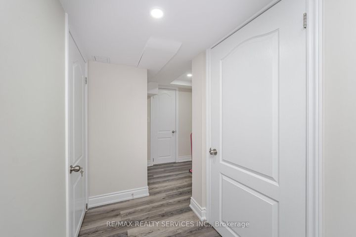 Photo 32 at 10 Deepcoral Court, Madoc, Brampton