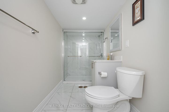 Photo 33 at 10 Deepcoral Court, Madoc, Brampton