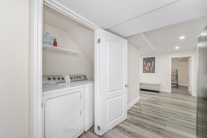 Photo 34 at 10 Deepcoral Court, Madoc, Brampton