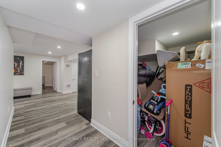 Photo 35 at 10 Deepcoral Court, Madoc, Brampton