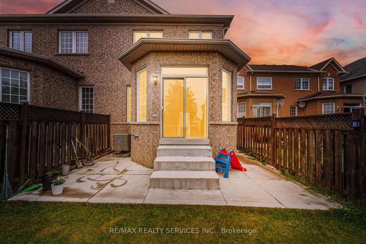 Photo 41 at 10 Deepcoral Court, Madoc, Brampton