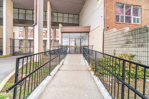 Photo 3 at 255 - 10 Eddystone Avenue, Jane Heights, Toronto