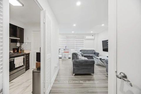 Photo 4 at 255 - 10 Eddystone Avenue, Jane Heights, Toronto