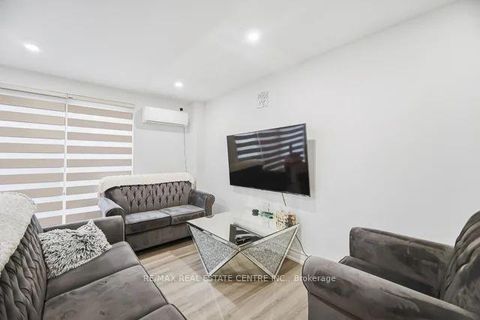 Photo 7 at 255 - 10 Eddystone Avenue, Jane Heights, Toronto