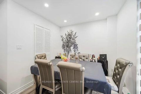 Photo 9 at 255 - 10 Eddystone Avenue, Jane Heights, Toronto